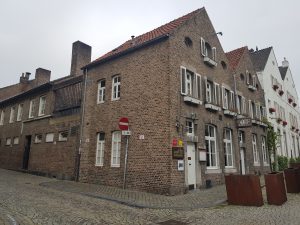 Gevel van Ezelmarkt 4 in Maastricht, de locatie van Au Coin des Bons Enfants