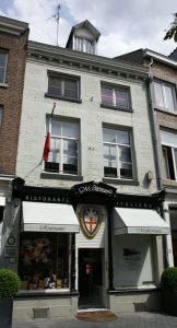 Monumentale gevel van Rechtstraat 73 in Maastricht, de locatie van Mediterraneo