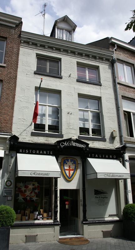 Monumentale gevel van Rechtstraat 73 in Maastricht, de locatie van Mediterraneo