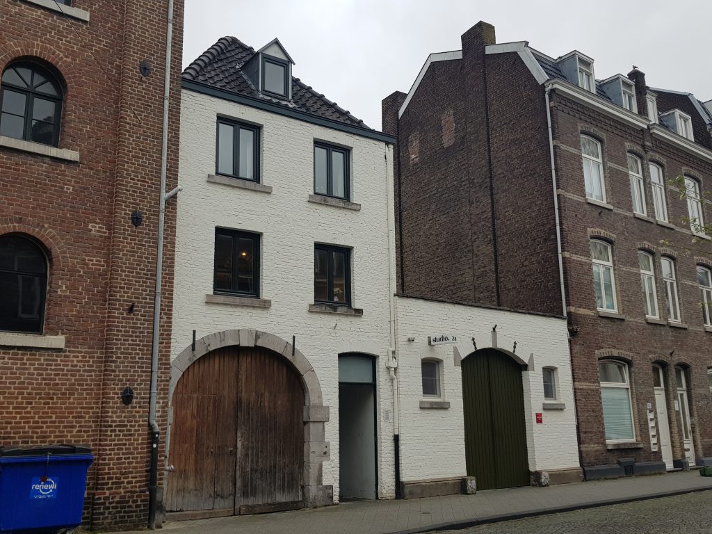Gevel van Wycker Grachtstraat 24 in Maastricht, de locatie van Studio