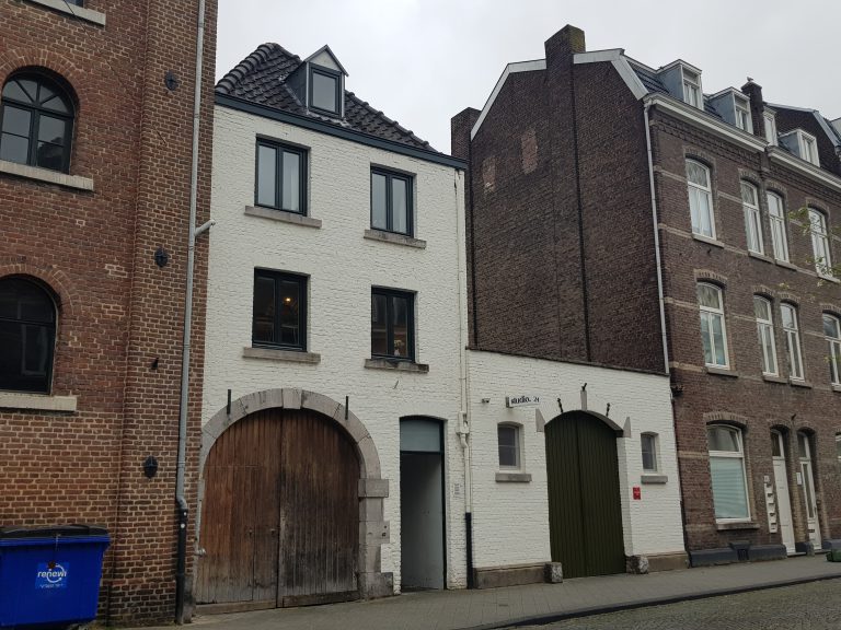 Gevel van Wycker Grachtstraat 24 in Maastricht, de locatie van Studio