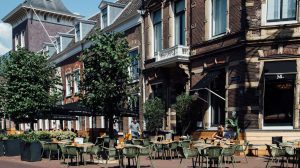 ML-gevel en terras in Haarlem.