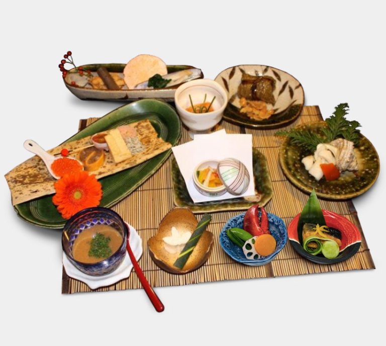 Japanse gerechten in kleine schalen bij Japans restaurant Shiro